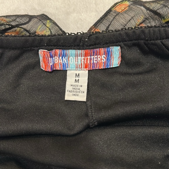 Midi skirt. Black with floral pattern - Picture 2 of 2